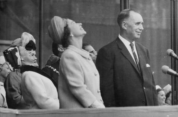 etmqueenMillenium Memories The Queen and Princess Margaret laugh as the QE2 fails to move immediately after the Queen had pressed the launching button, and a man hanging over the bow called out: 