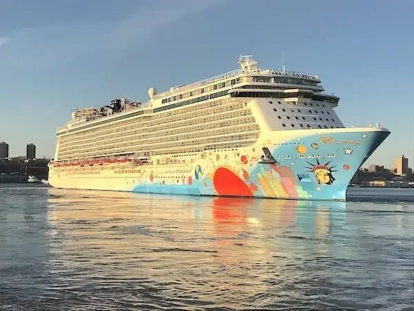 current position of norwegian breakaway