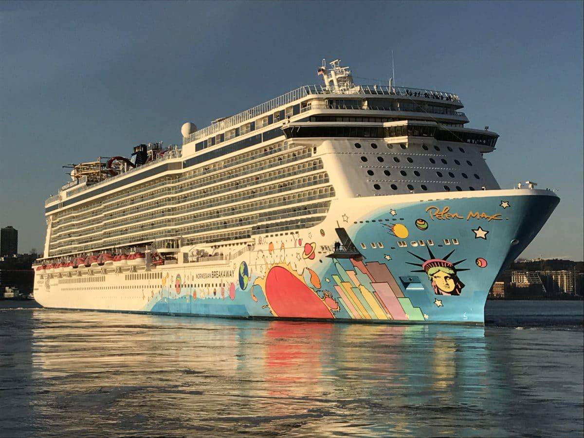 cruise ships in ny harbor today