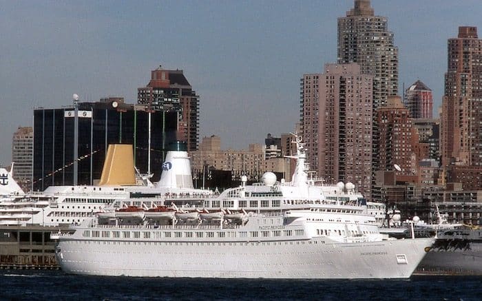 PACIFIC PRINCESS lvng NYC 2000080