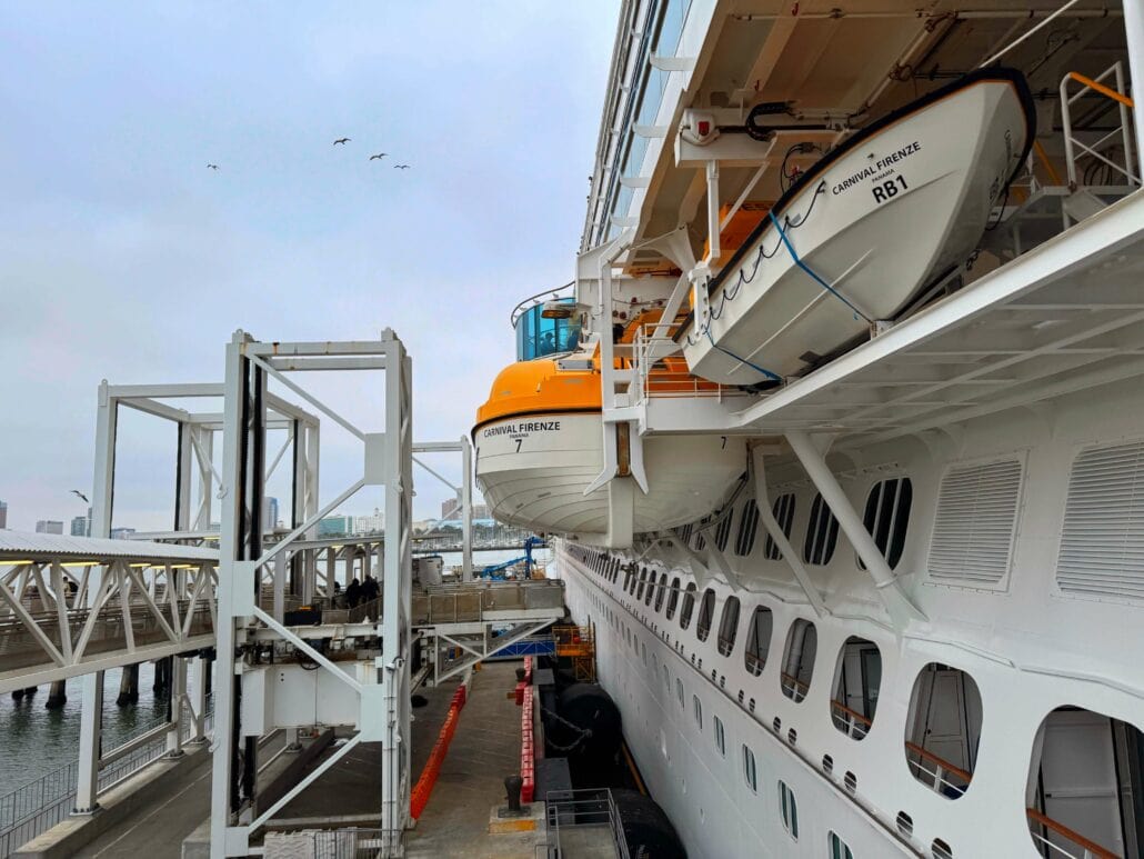 CARNIVAL FIRENZE DEBARKATION PORT 1