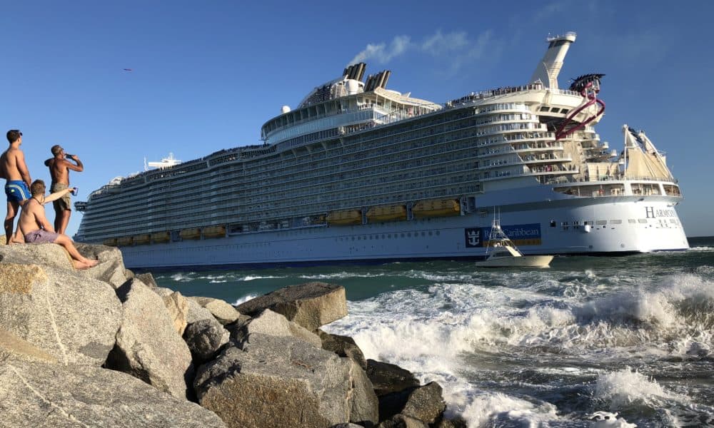 Port Everglades Cruise Ship Sailaway [PHOTOS]
