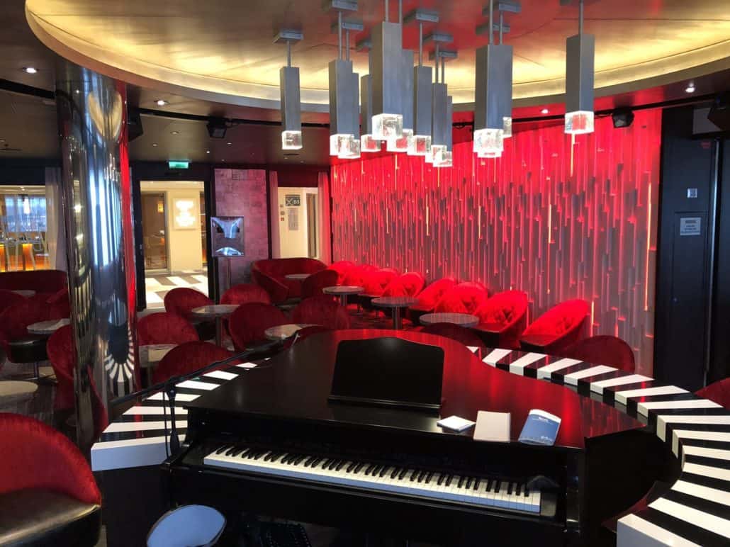 Carnival Horizon steakhouse entertainment