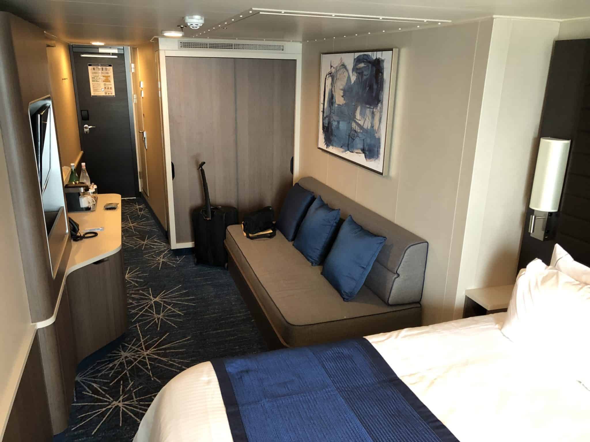 Comparing Norwegian Bliss and Carnival Horizon Cruise Ships