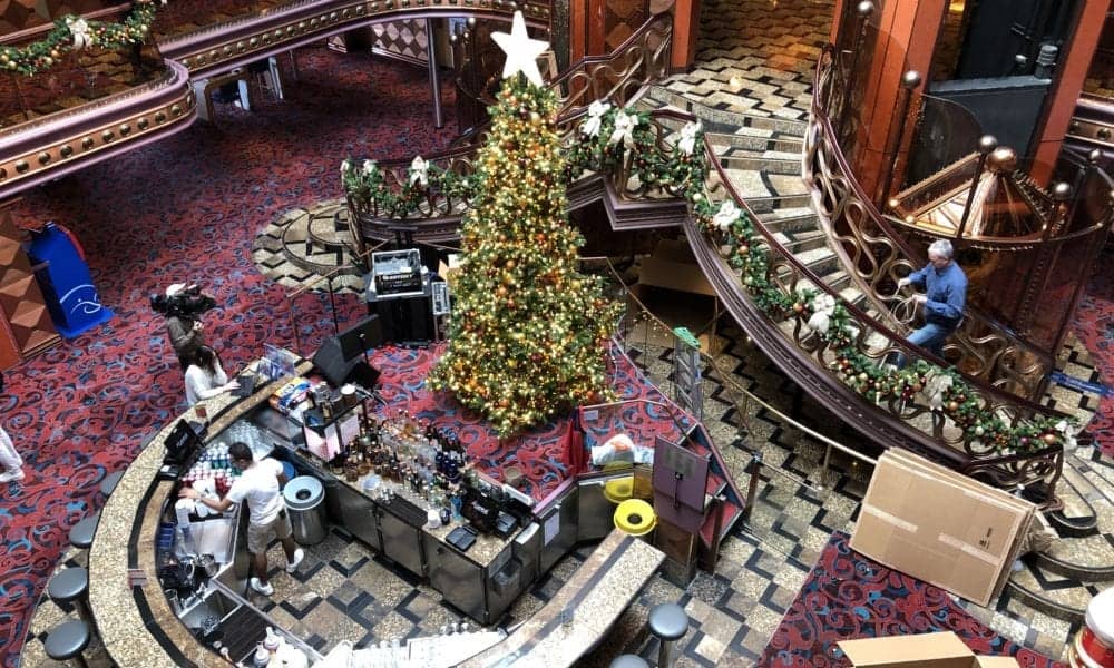 Carnival Conquest Christmas Devorations 2022 How Carnival Decorates 26 Cruise Ships For Christmas [Photos]