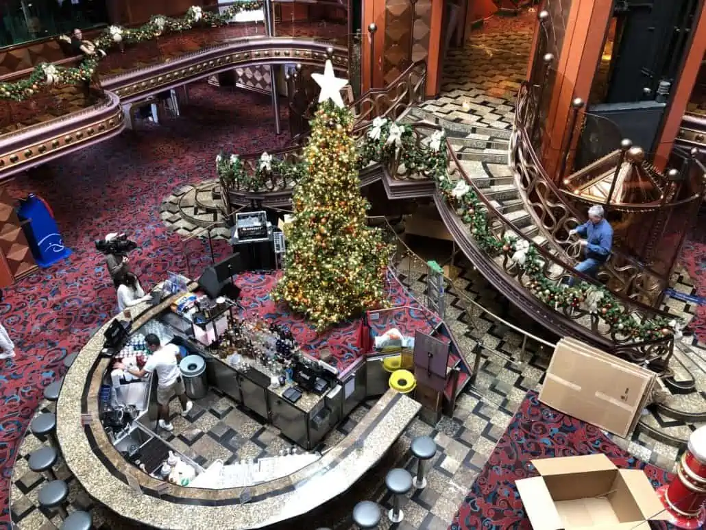 How Carnival Decorates 26 Cruise Ships For Christmas [PHOTOS]