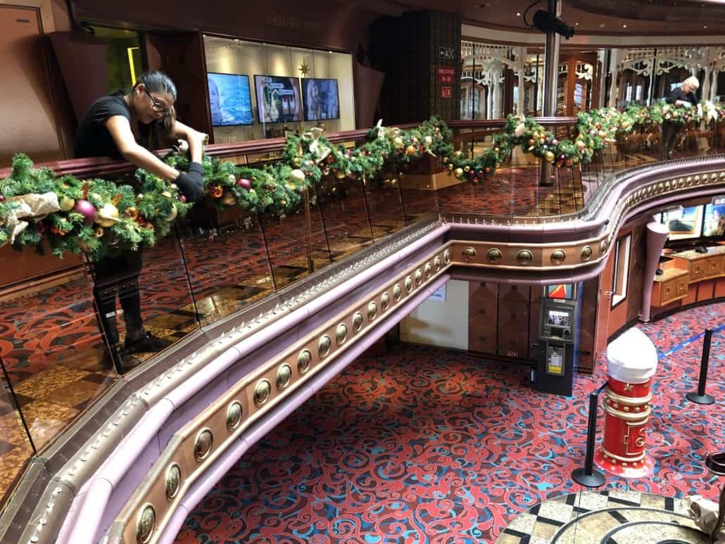 How Carnival Decorates 26 Cruise Ships For Christmas [PHOTOS]