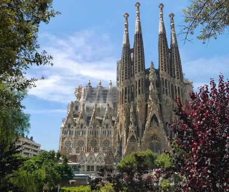 Infos - les Ports, et Infrastuctures maritimes - Page 6 Sagrada-familia-552084_1280-768x642