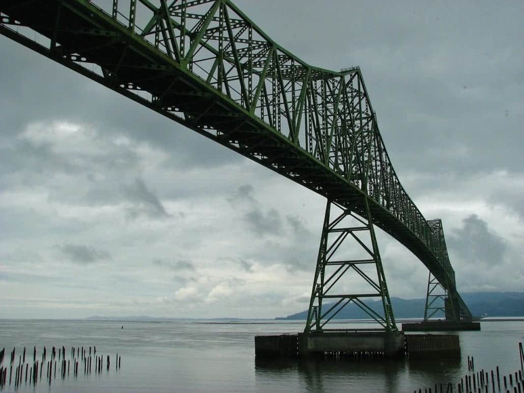 bridge over the Columbia Rive