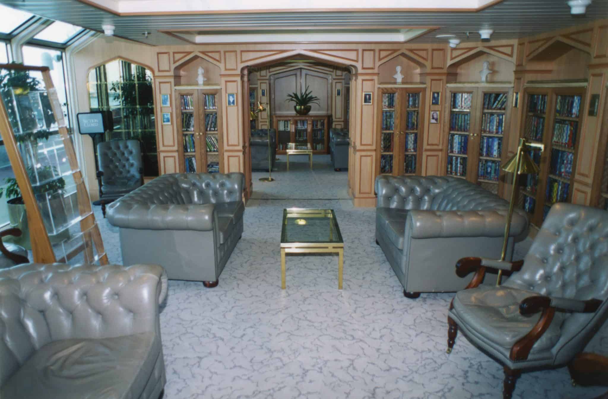 cruise ship decor