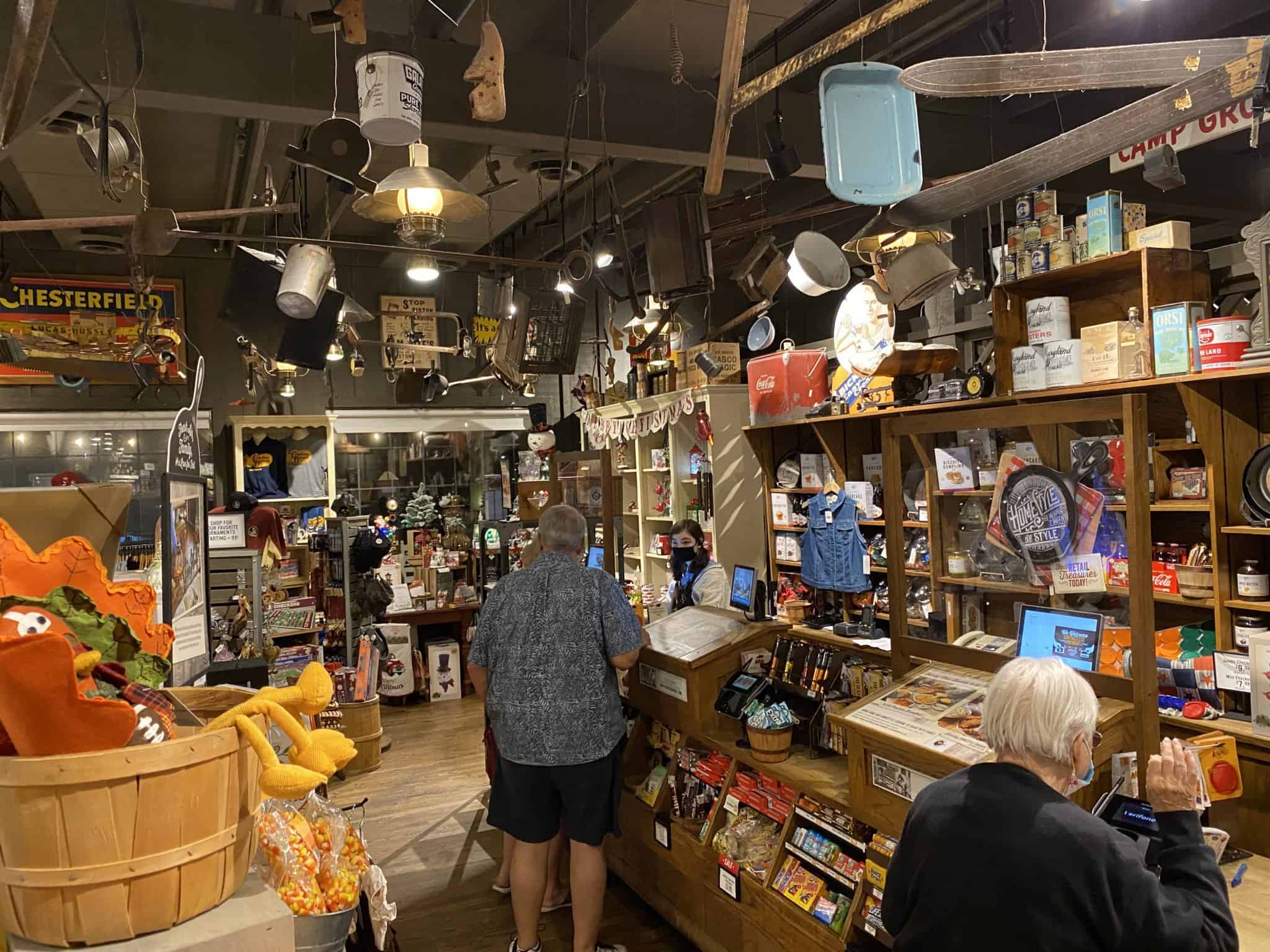 cracker barrel dining during a pandemic