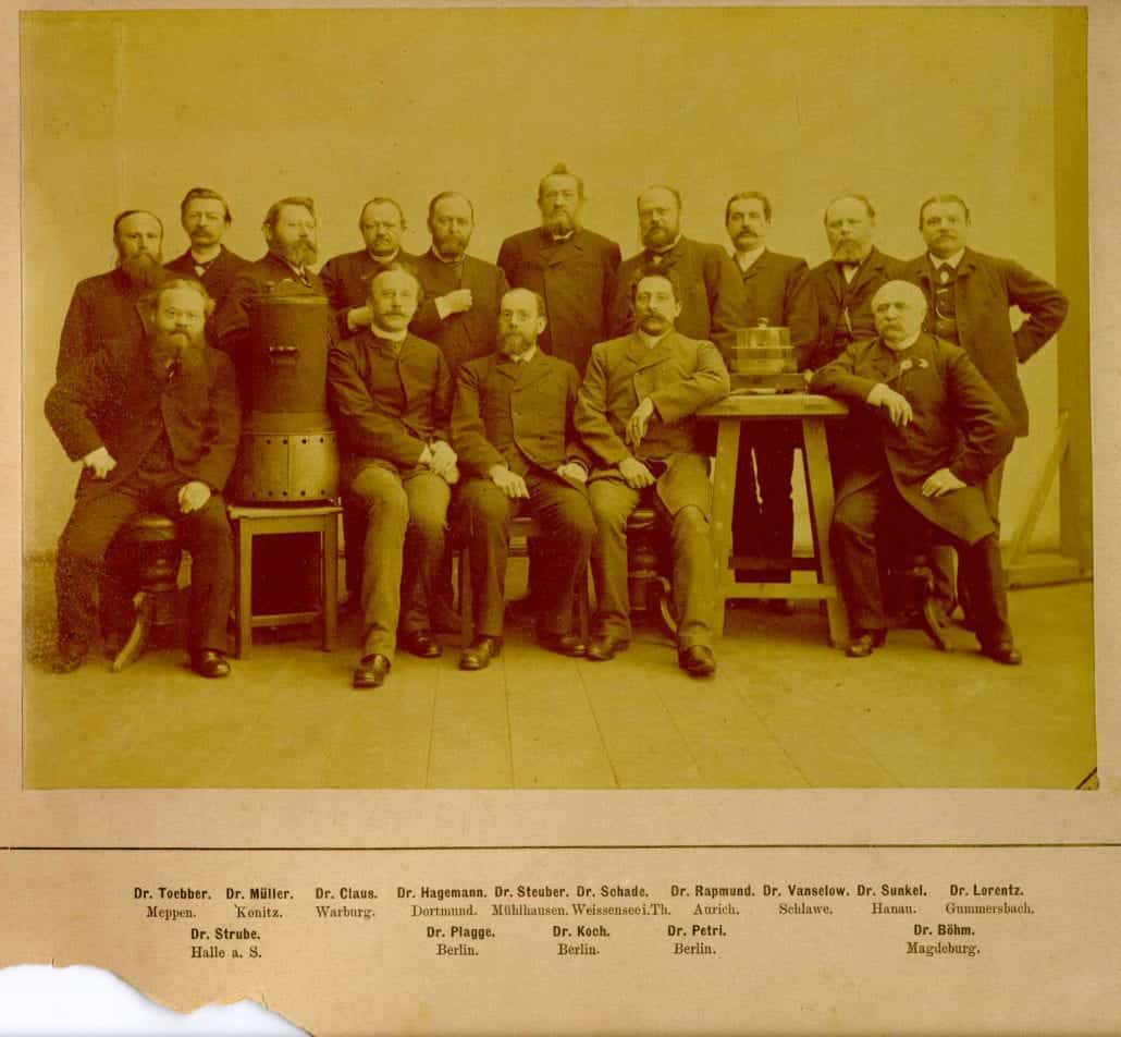 Gruppenaufnahme von bakteriologischen Kursen im RKI um 1888 A