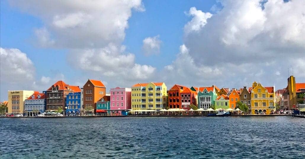 curacao colorful houses