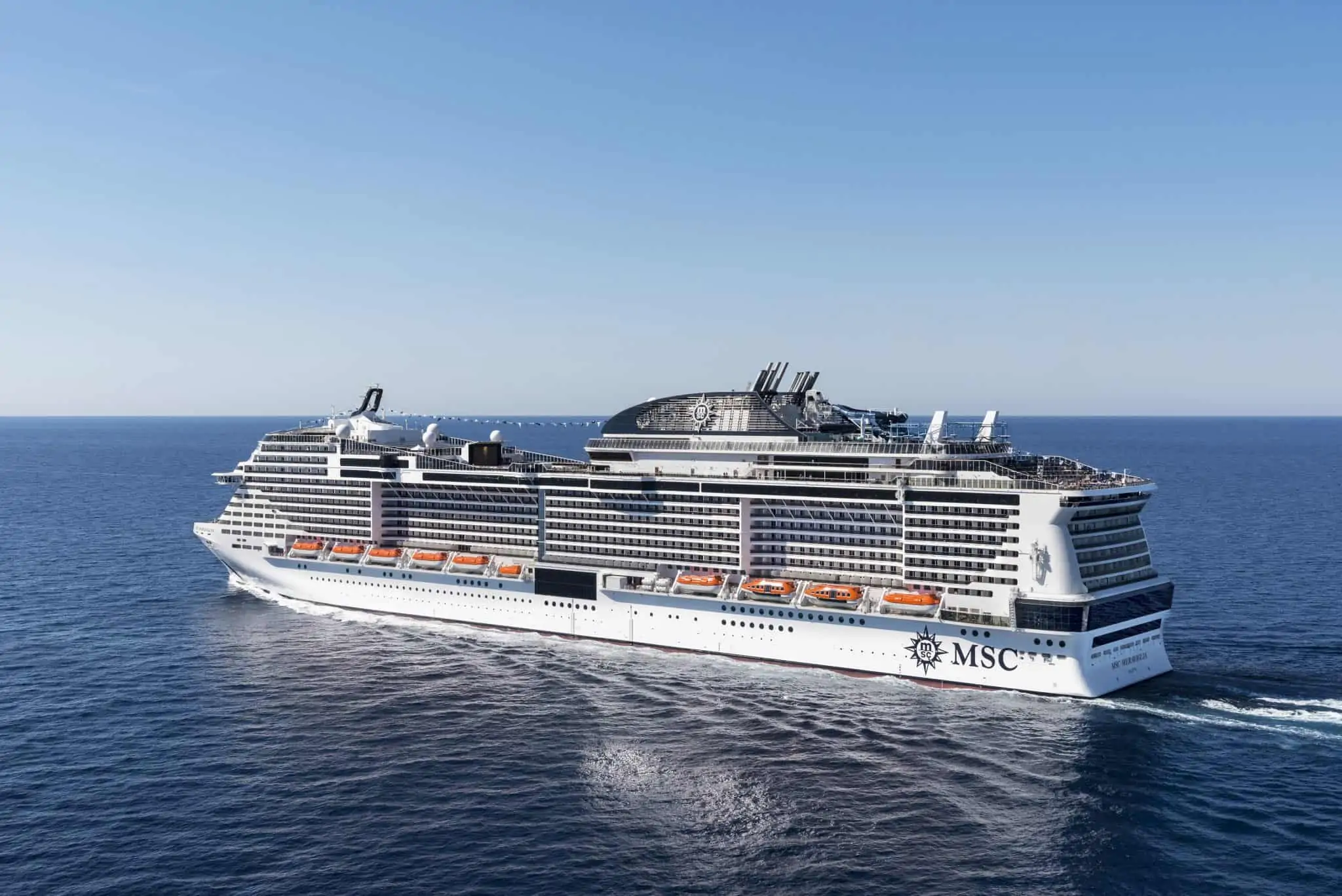 Лайнер msc. Лайнер грандиоза MSC. Круиз MSC grandiosa. Грандиоза лайнер круизный. MSC grandiosa круизный лайнер.