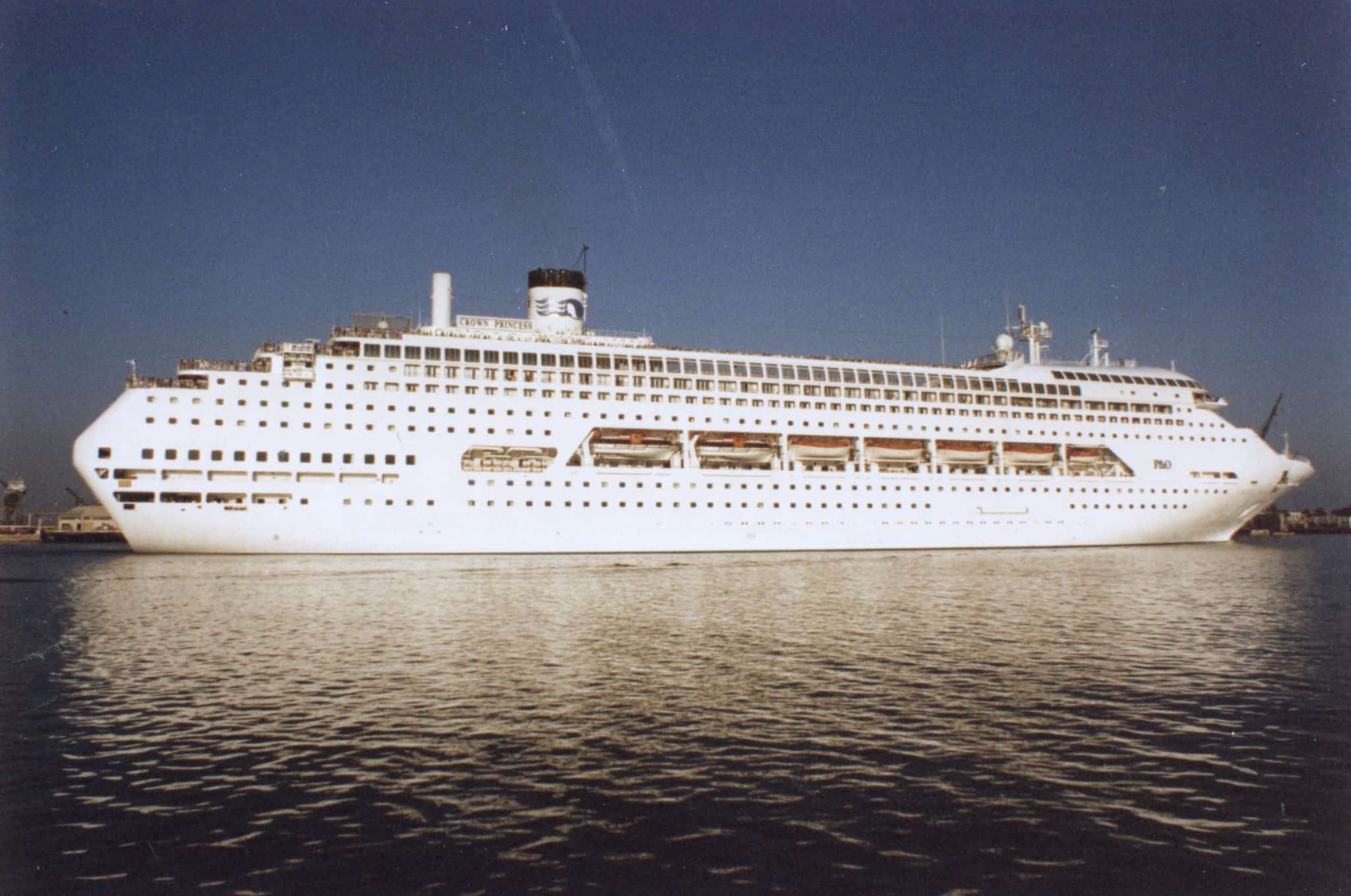 The Crown Princess departing Los Angeles in 1999.