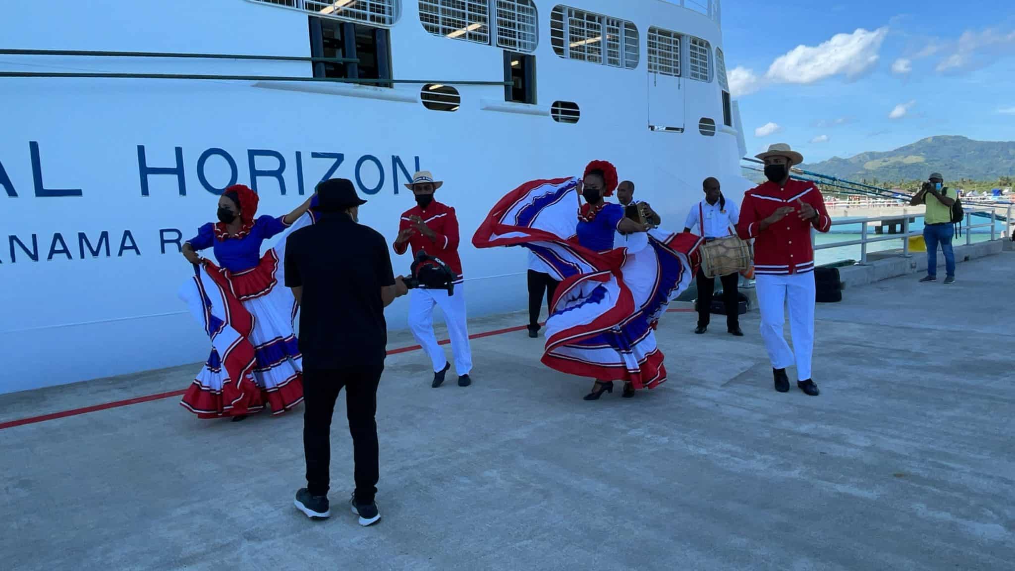 carnival horizon visits amber cove 