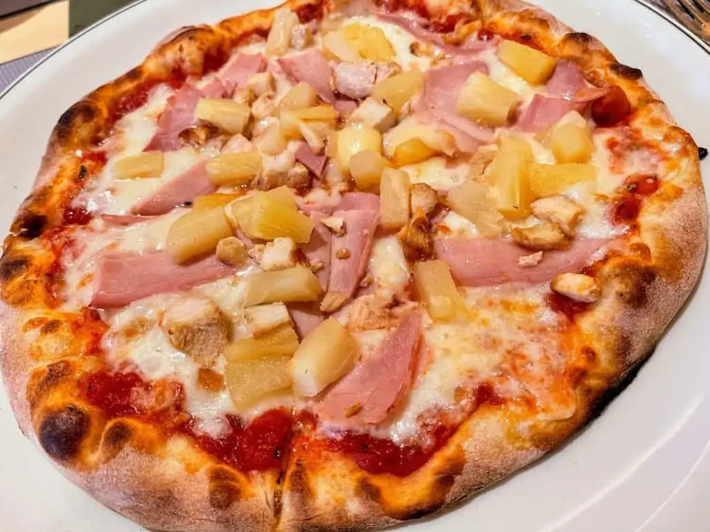 delicious pizza with pinapples