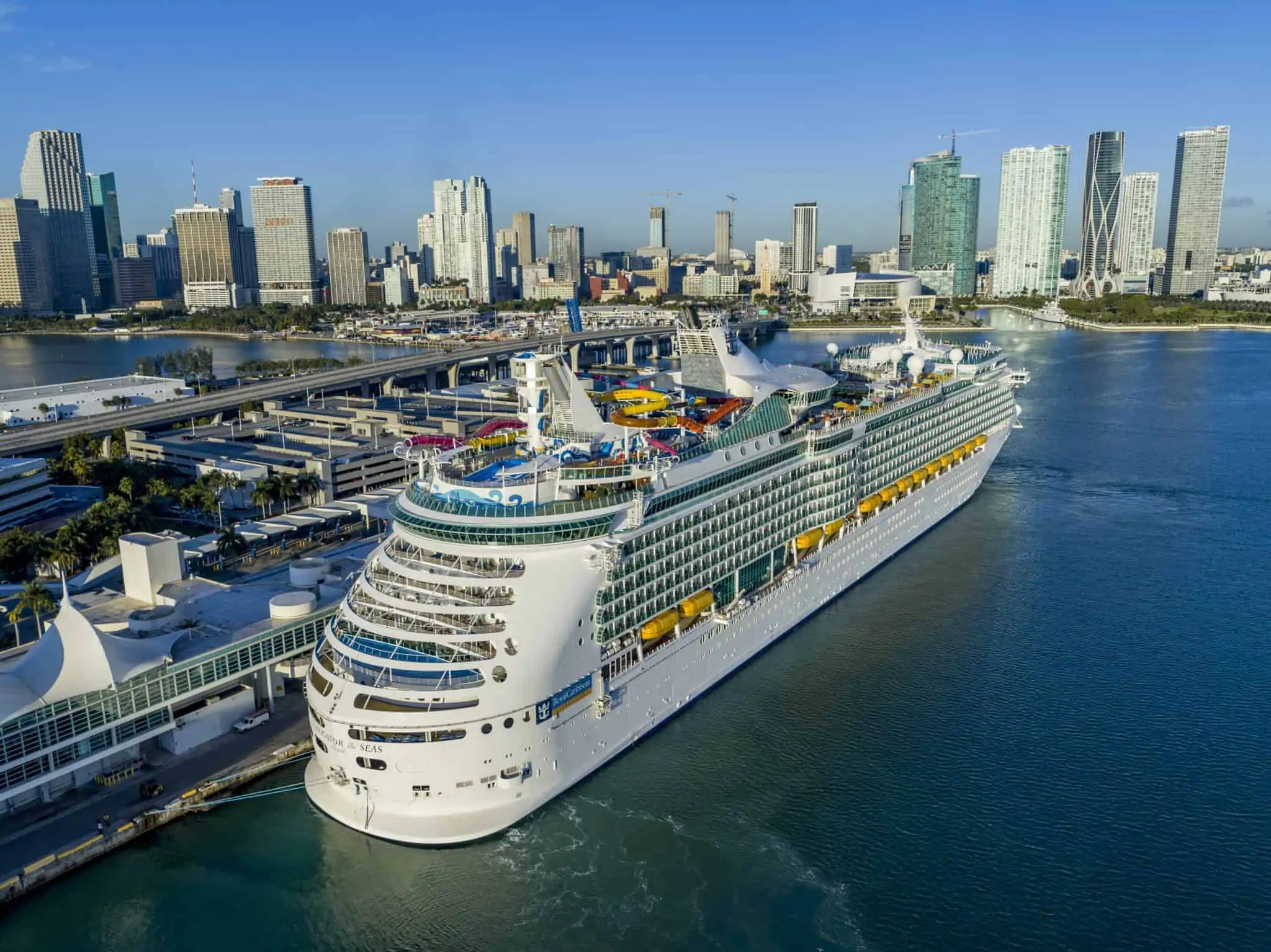 Caribbean international. Роял Карибиан. Navigator of the Seas. Royal Caribbean Cruises. Cruise ship Royal Caribbean.