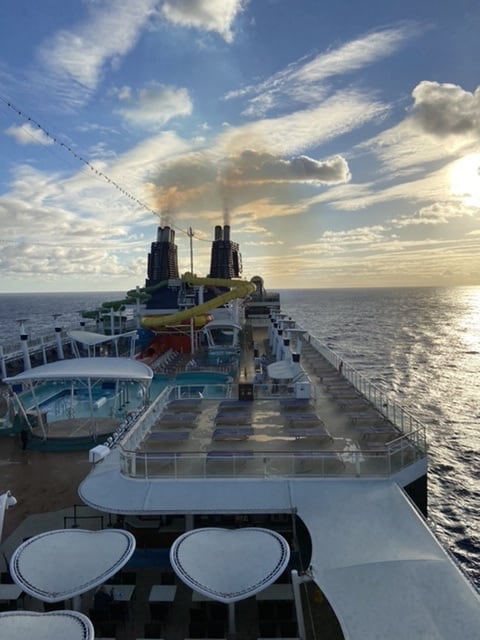norwegian epic pool deck