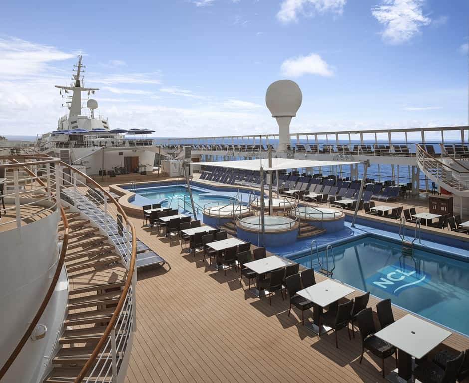 norwegian sky pool deck