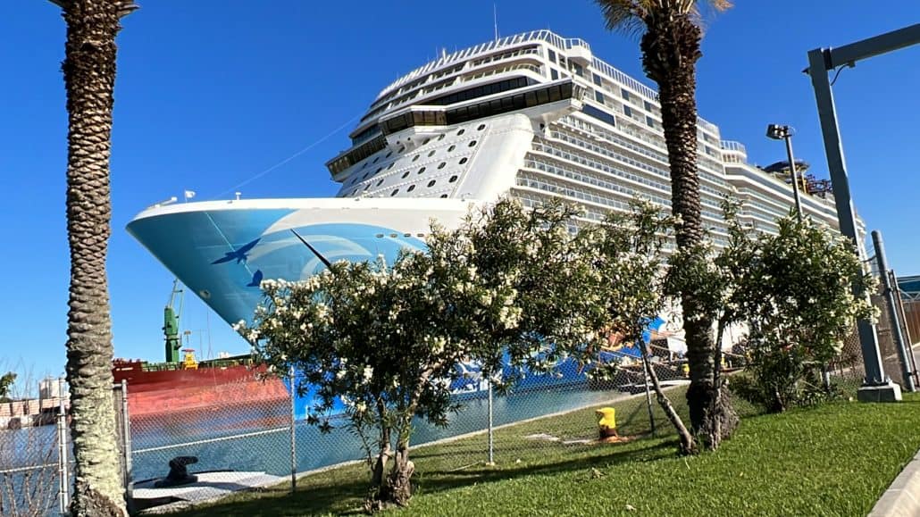 norwegian escape repairs port canaveral april 2022