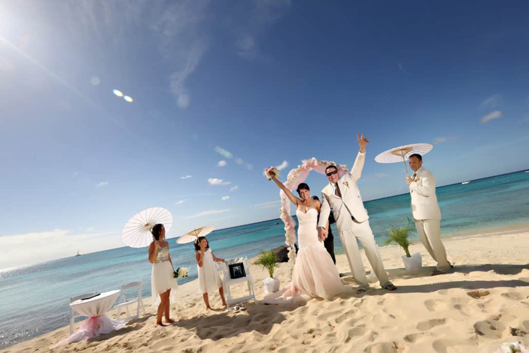 white wedding at the beach