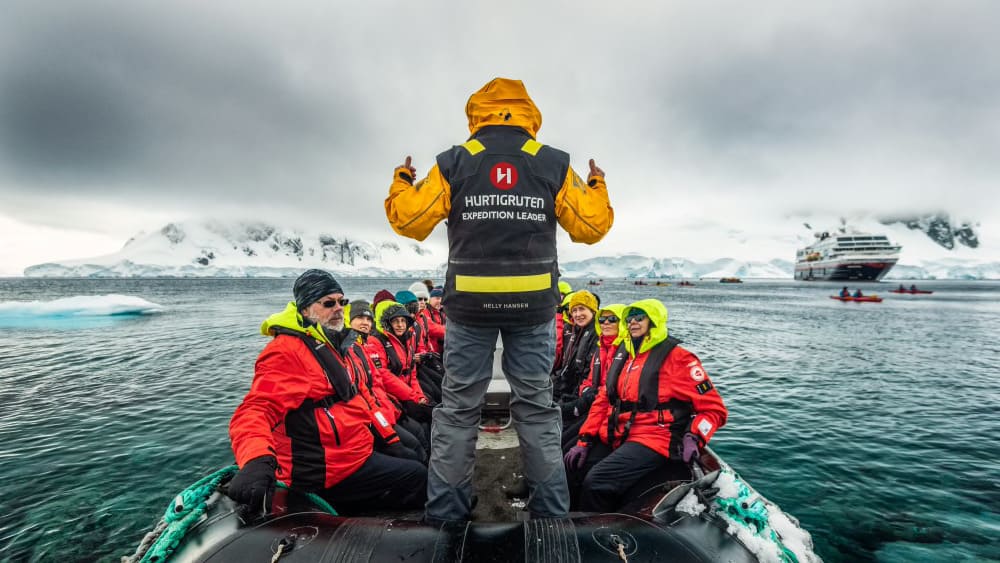 hurtigruten expedition leader