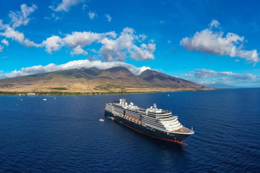 Noordam off the coast of Hawaii 