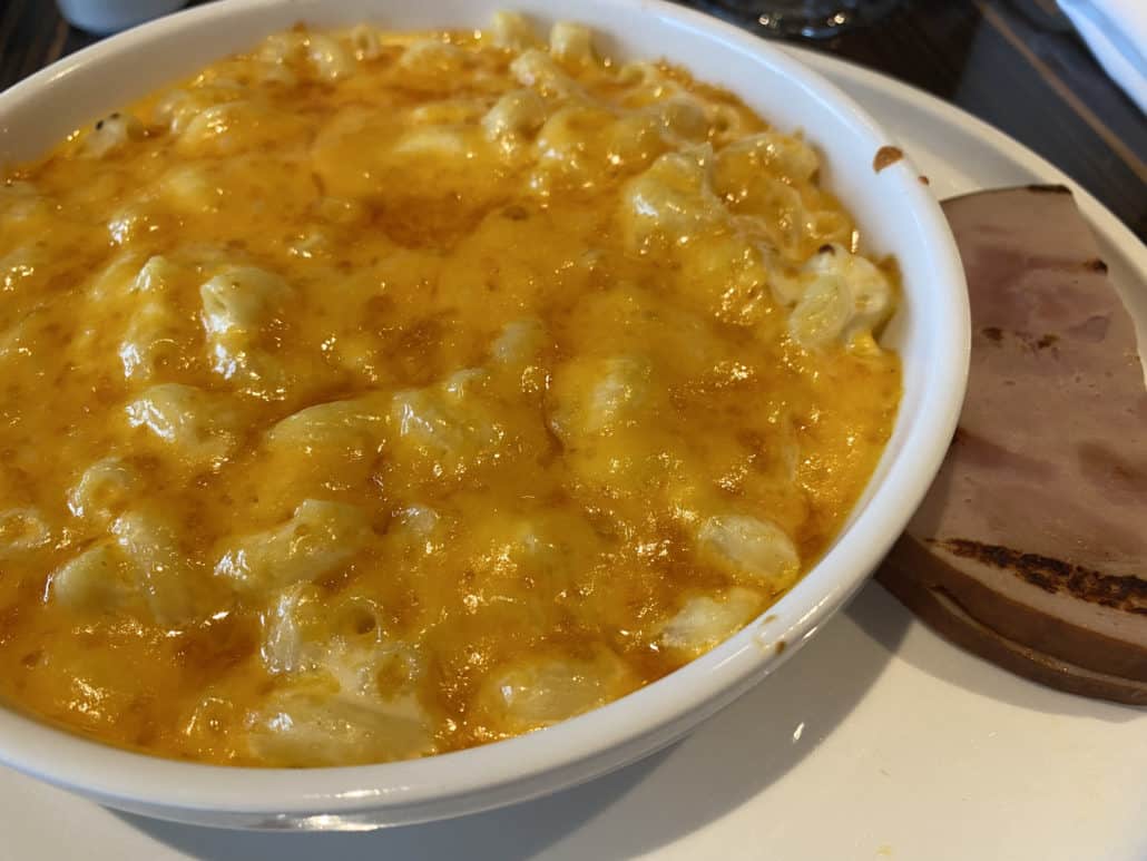 brunch du jour de la mer macaroni au fromage célébration du carnaval