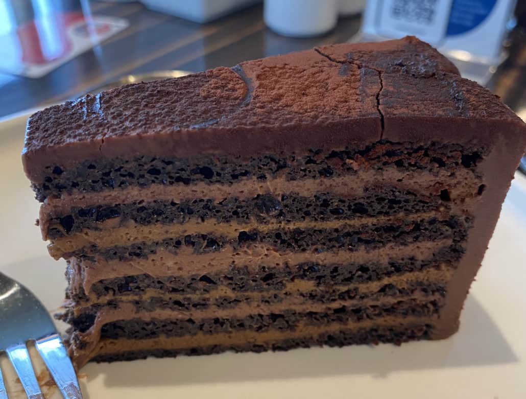 gâteau au chocolat à sept couches brunch du jour de la mer célébration du carnaval