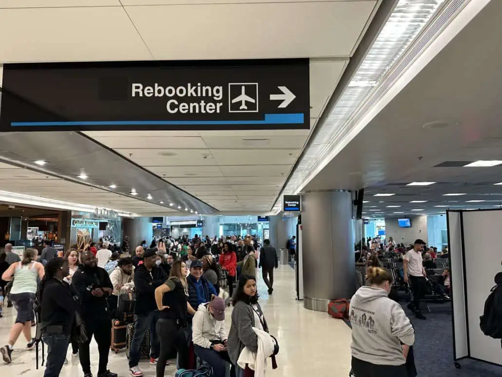 long line at miami airport due to FAA system outage