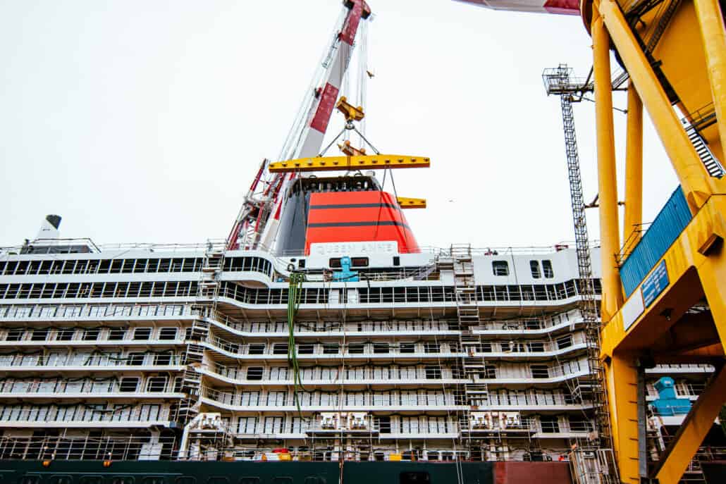 cunard queen anne funnel installation