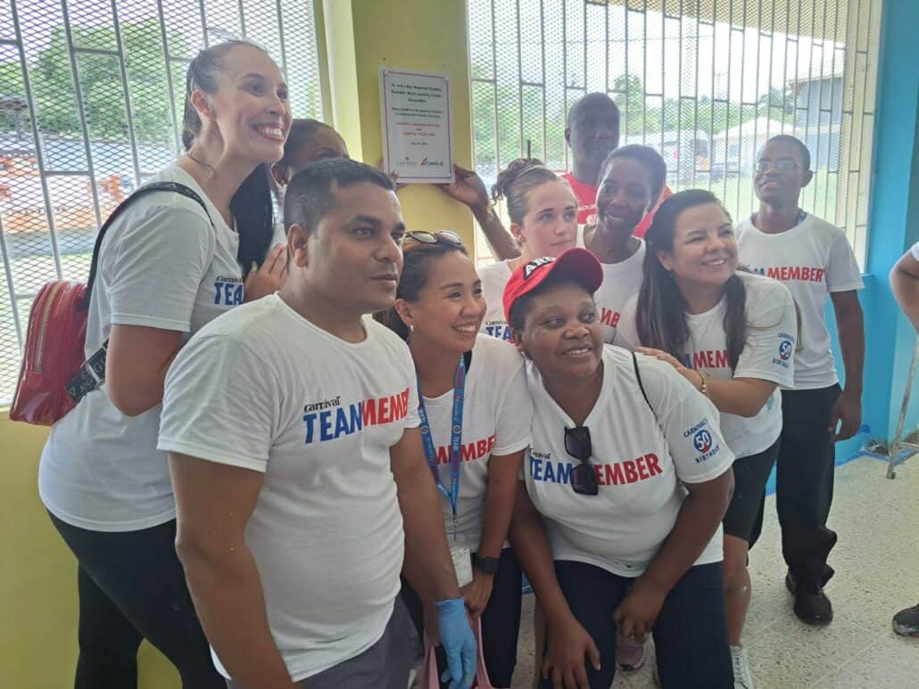 carnival horizon crew members help project in jamaica