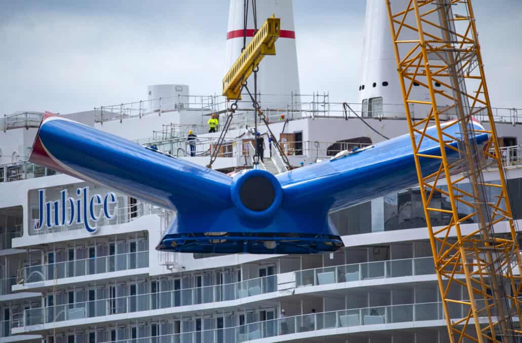 Carnival Jubilee Receives Iconic Winged Funnel [PHOTOS]