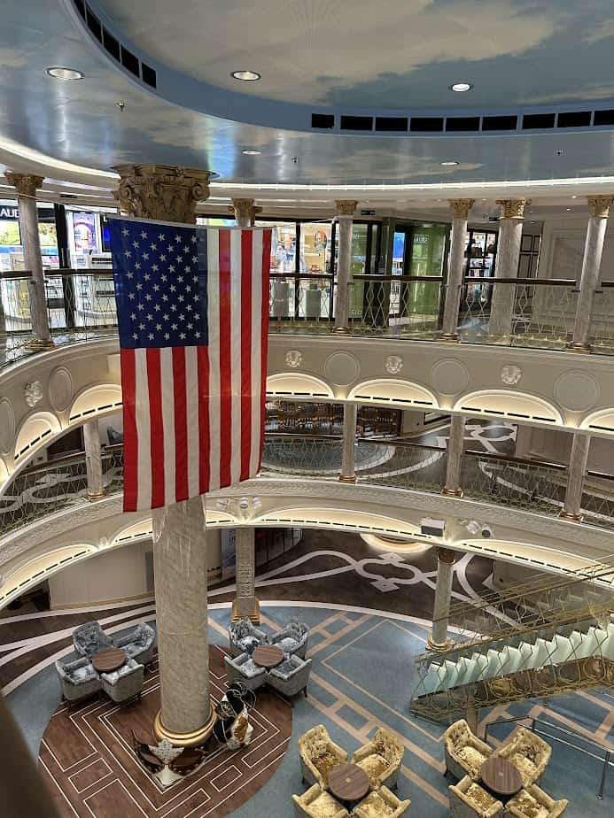 US FLAG CARNIVAL ATRIUM