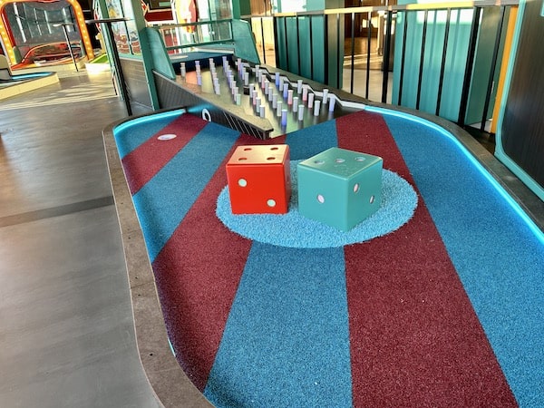 Tee Time miniature golf Norwegian Viva