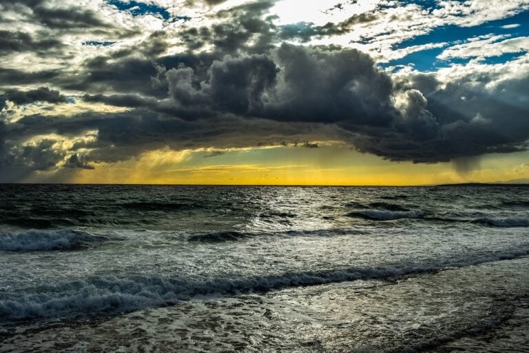 rough seas clouds