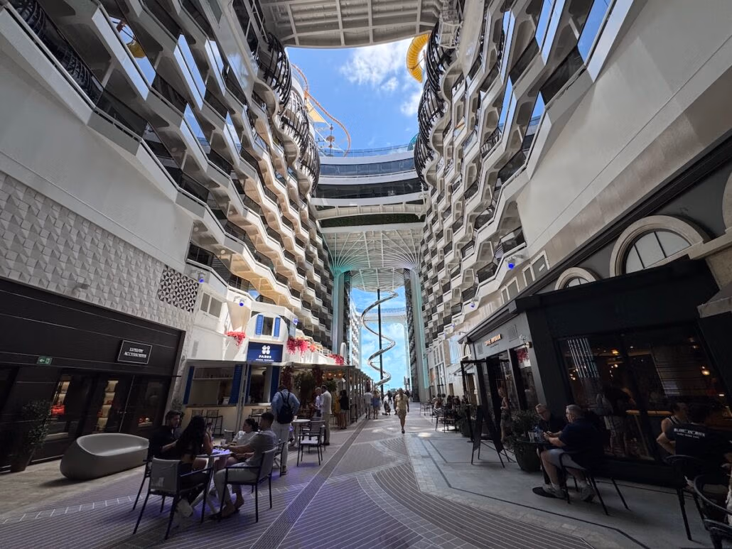 MSC OUTDOOR PROMENADE