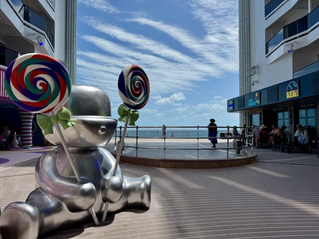 THE LANAI MSC WORLD AMERICA