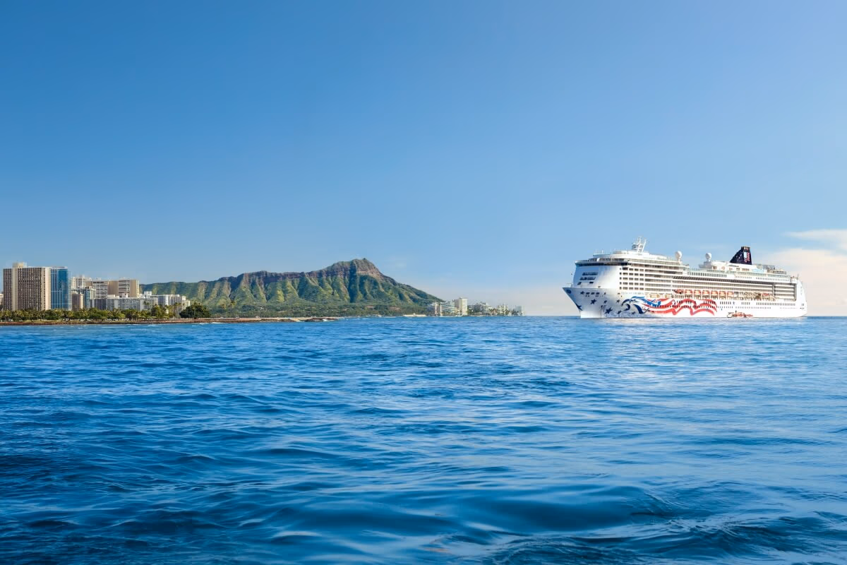 Pride of America at the coast of Honolulu, Hawaii